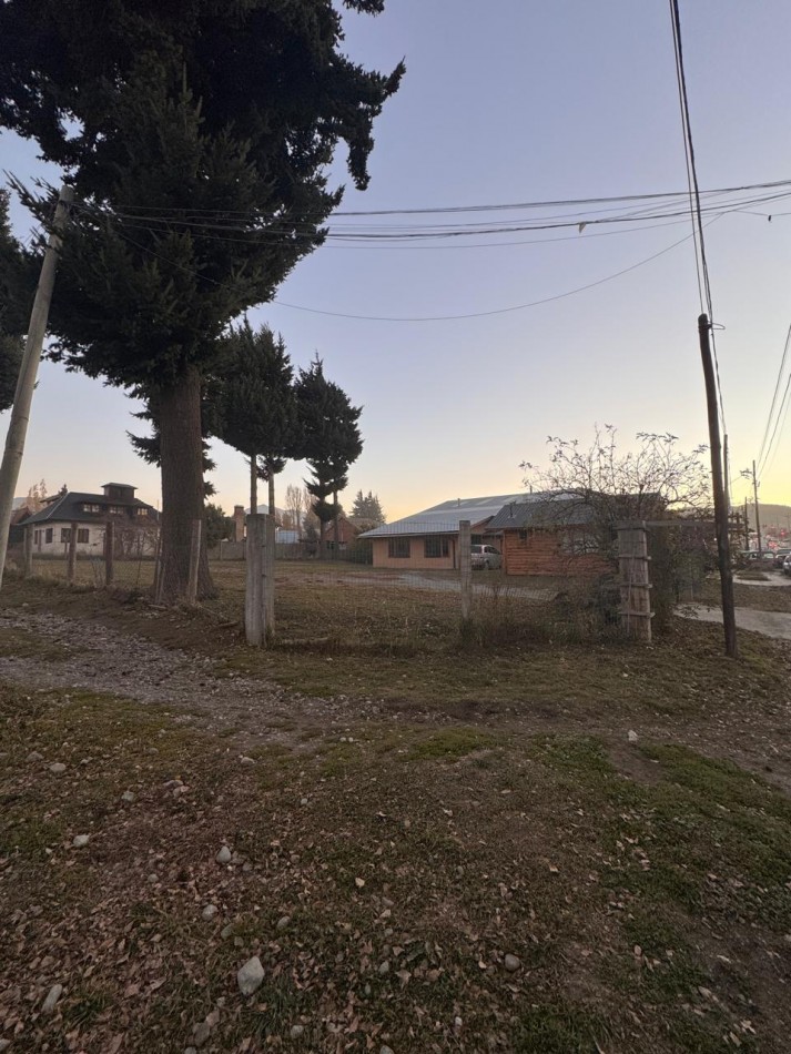 Lote amplio con departamento y oficinas para desarrollo