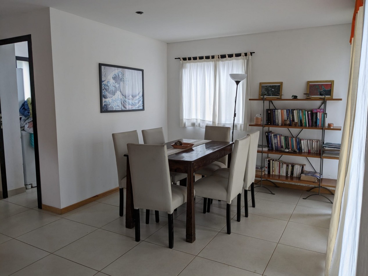 Moderna Casa en Alquiler Permanente - Diseño Unico, Amplio Jardin y Gran Luminosidad
