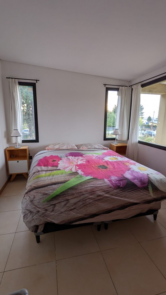 Moderna Casa en Alquiler Permanente - Diseño Unico, Amplio Jardin y Gran Luminosidad
