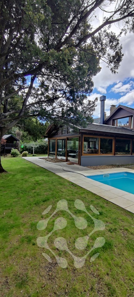 Casa de lujo, con diseño que combina calidez y elegancia