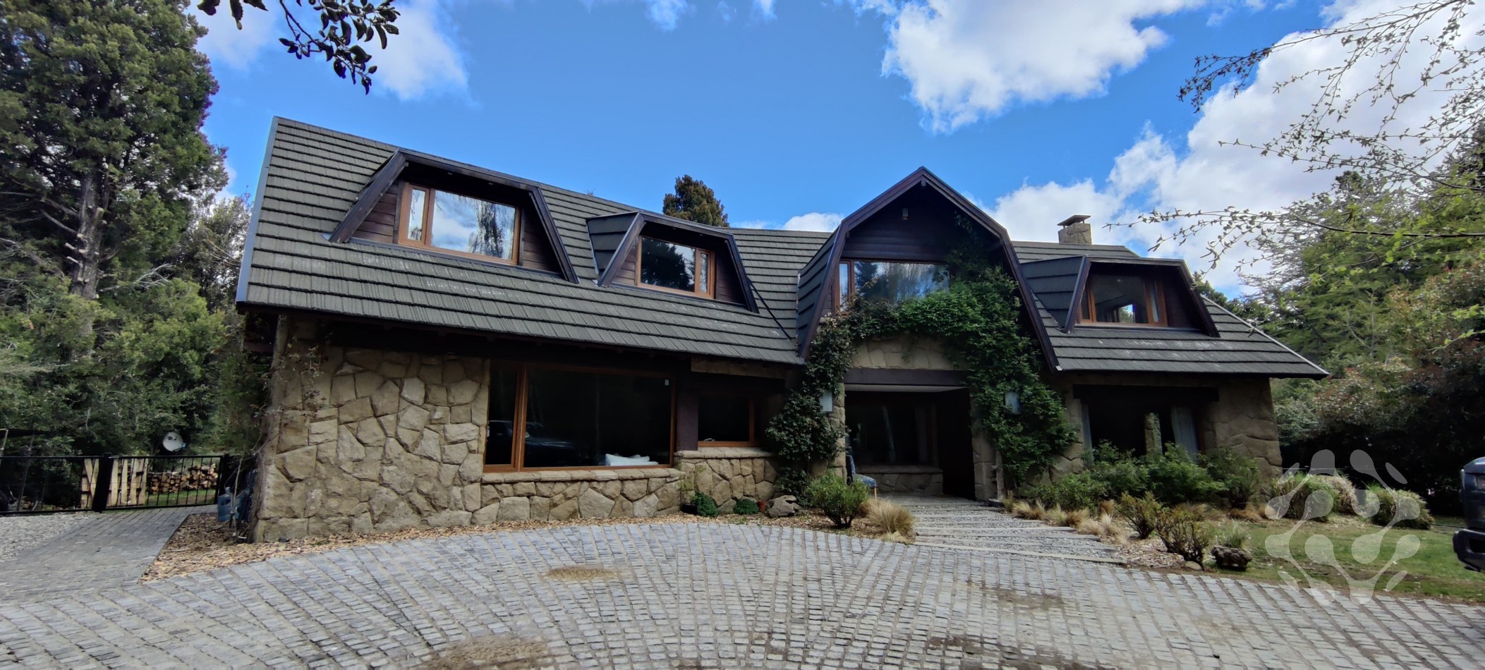 Casa de lujo, con diseño que combina calidez y elegancia