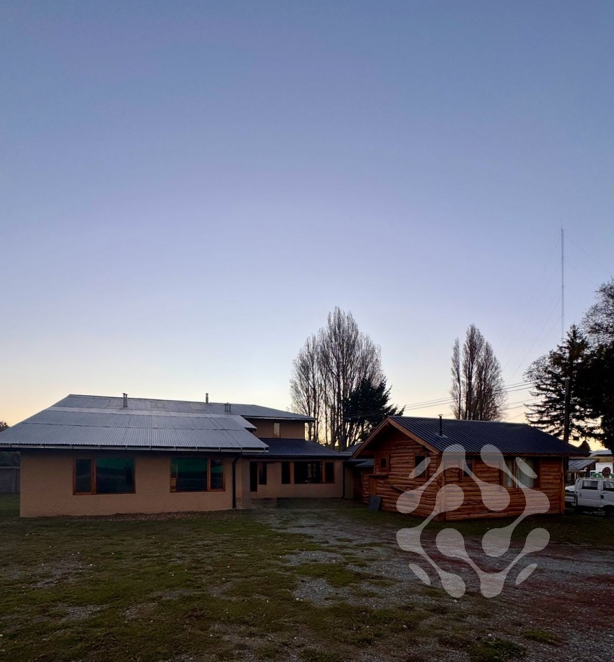 Lote amplio con departamento y oficinas para desarrollo