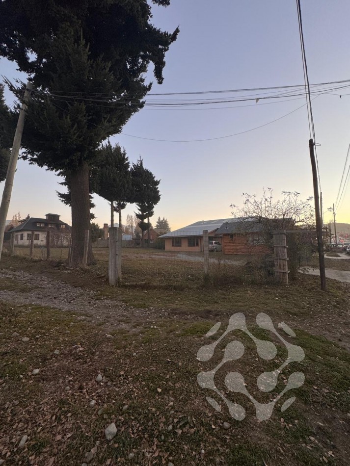 Lote amplio con departamento y oficinas para desarrollo