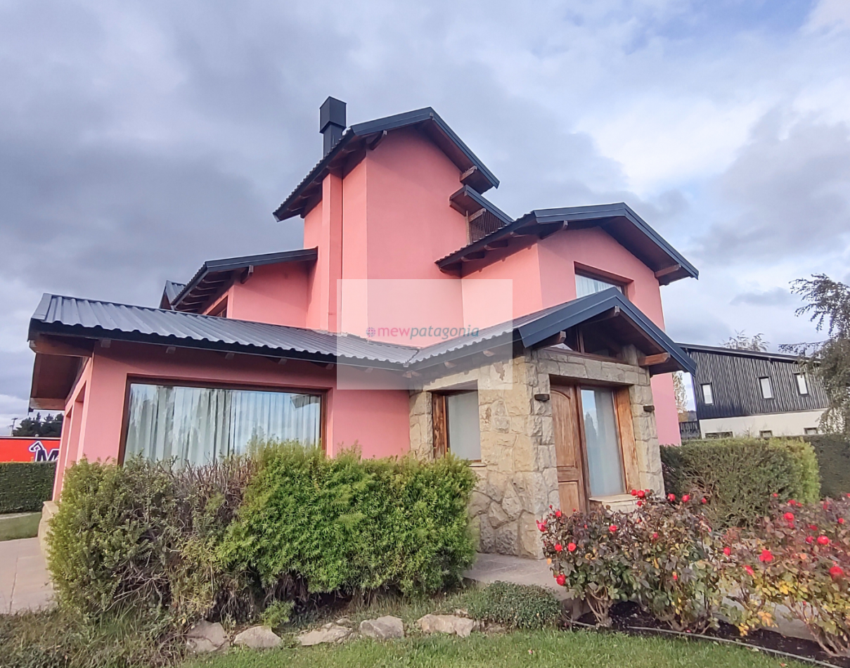 Casa 6 amb con quincho o posibilidad de depto anexo en Dina Huapi a 15 km de Bariloche