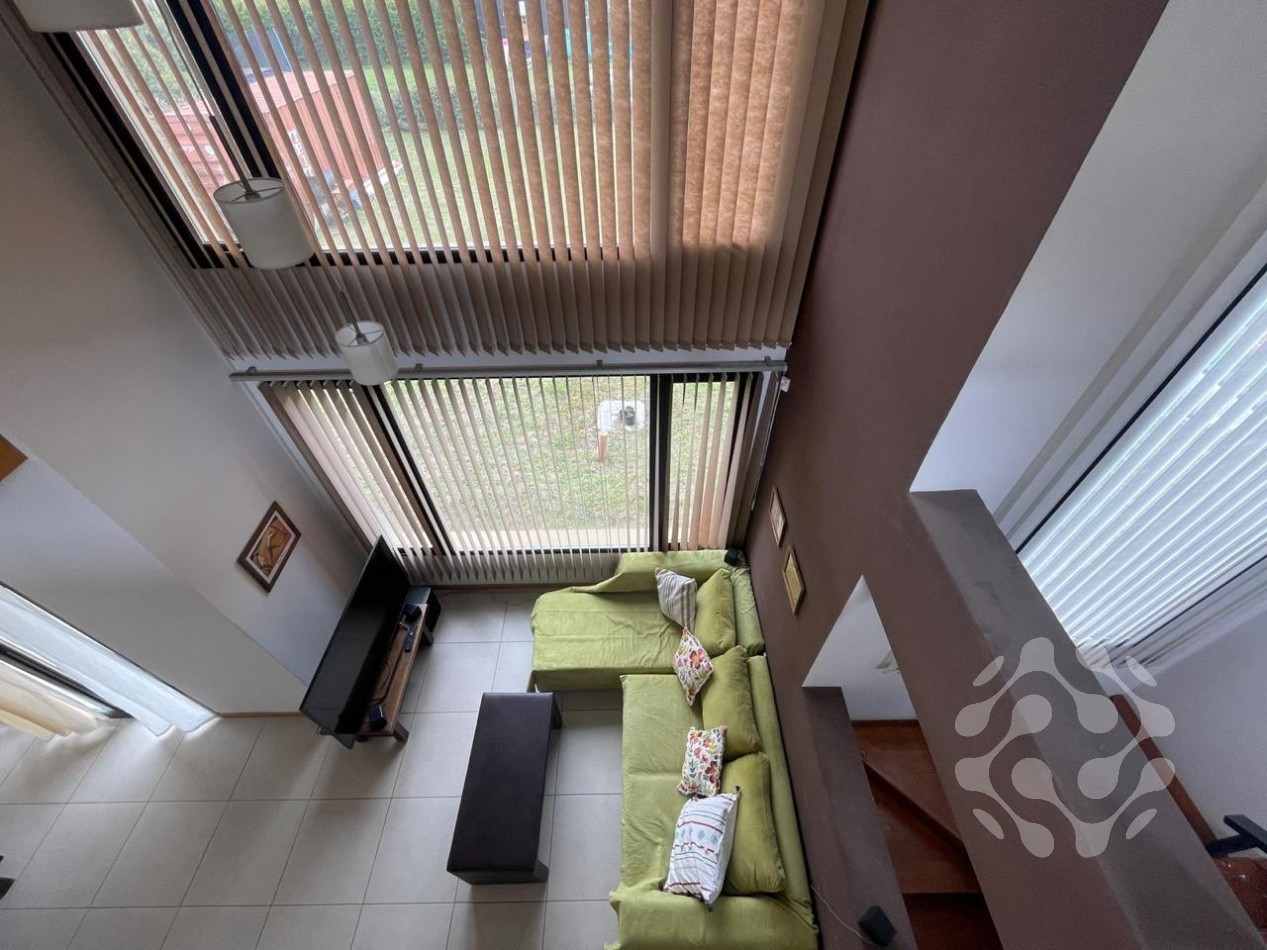 Moderna Casa en Alquiler Permanente - Diseño Unico, Amplio Jardin y Gran Luminosidad