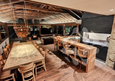 Casa de lujo, con diseño que combina calidez y elegancia